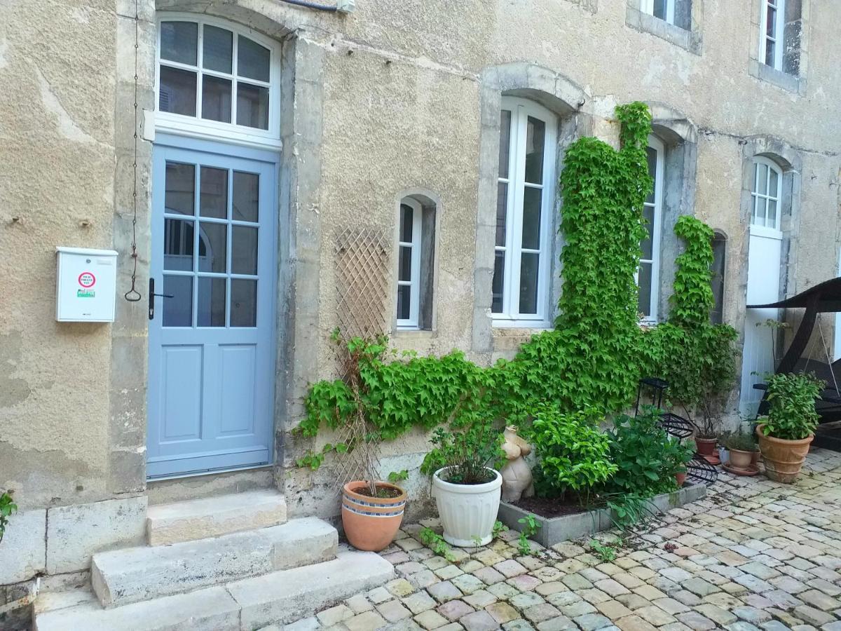 A la Grosse Armée - Dans hôtel particulier, hypercentre avec garage, au calme Bourges Exterior foto