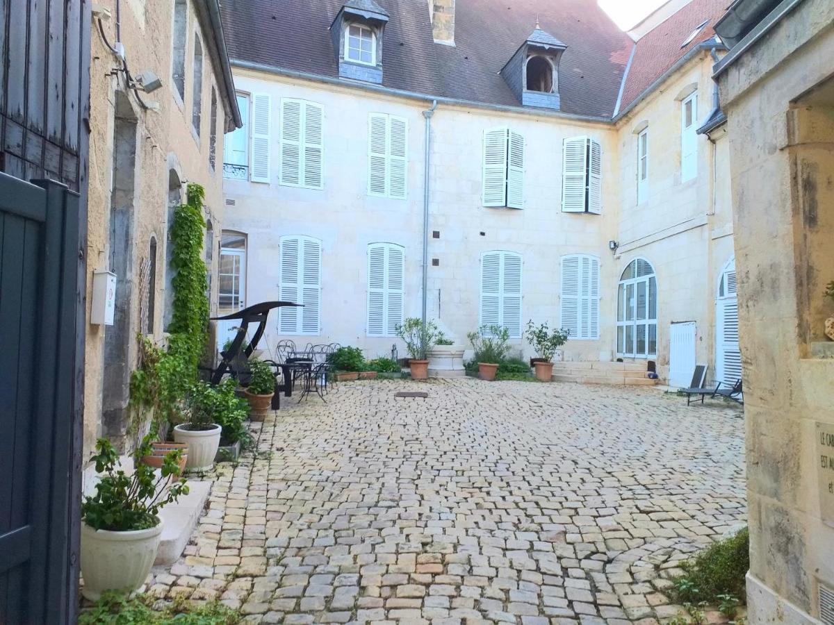 A la Grosse Armée - Dans hôtel particulier, hypercentre avec garage, au calme Bourges Exterior foto